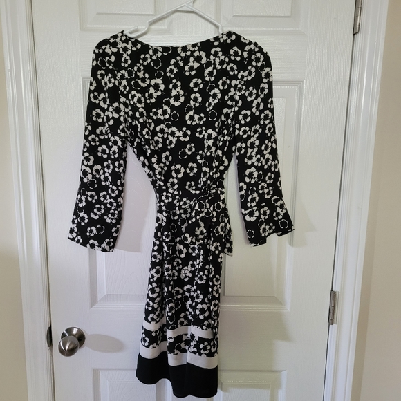 Size 2 - xs -  H&M Floral dress w/  tie belt black white - Picture 9 of 17